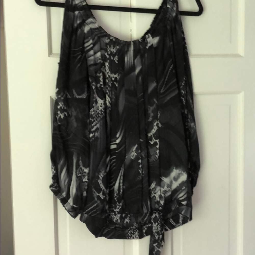 Long sleeve blouse w keyhole down arm